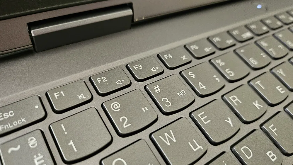 Lenovo LOQ 16