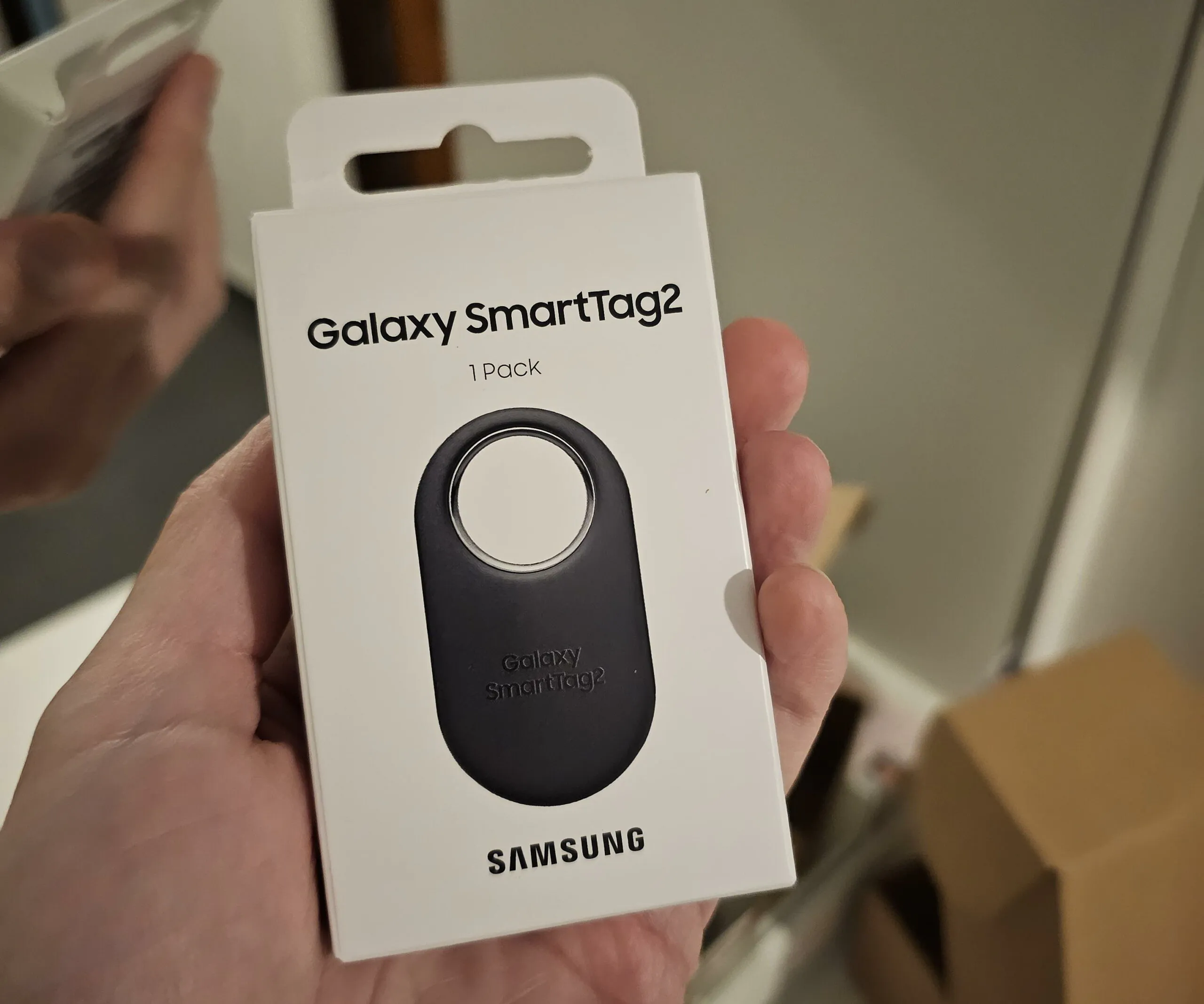 SAMSUNG Galaxy SmartTag2, Bluetooth Tracker, Smart Tag GPS  Locator Tracking Device, Item Finder for Keys, Wallet, Luggage, Pets, Use  w/Phones and Tablets Android 11 or Later, 2023, 1 Pack, Black : Electronics