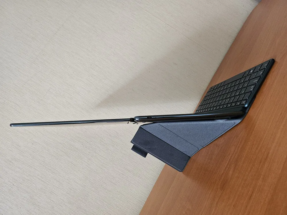 Lenovo Yoga Book 9