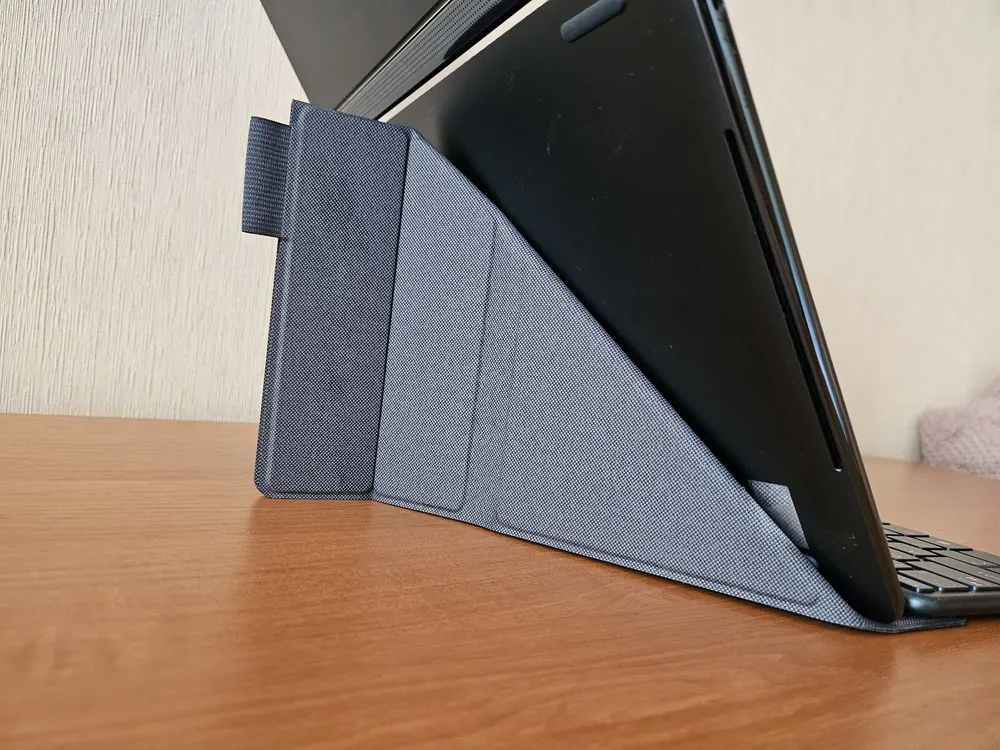 Lenovo Yoga Book 9