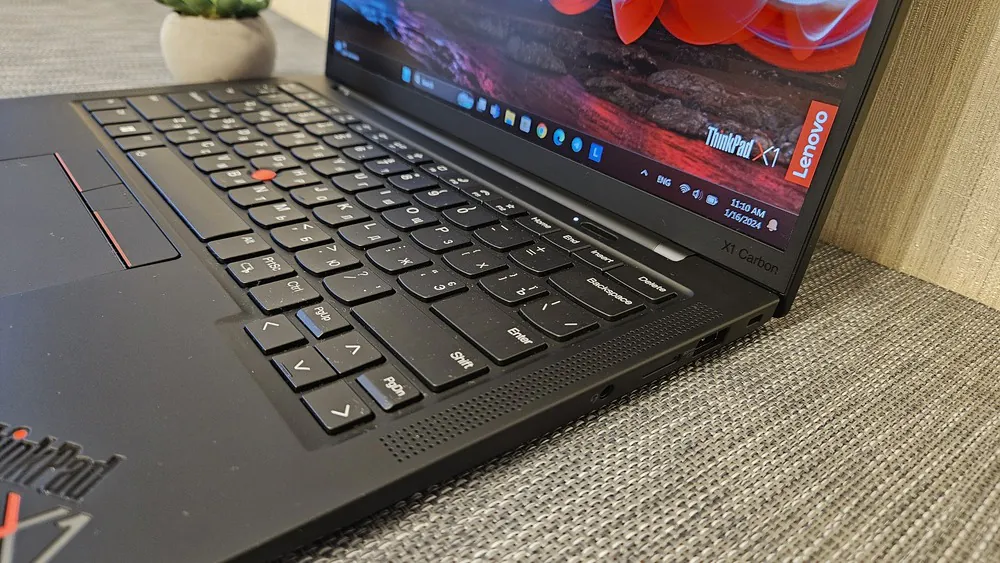 Lenovo ThinkPad X1 Carbon Gen 11"