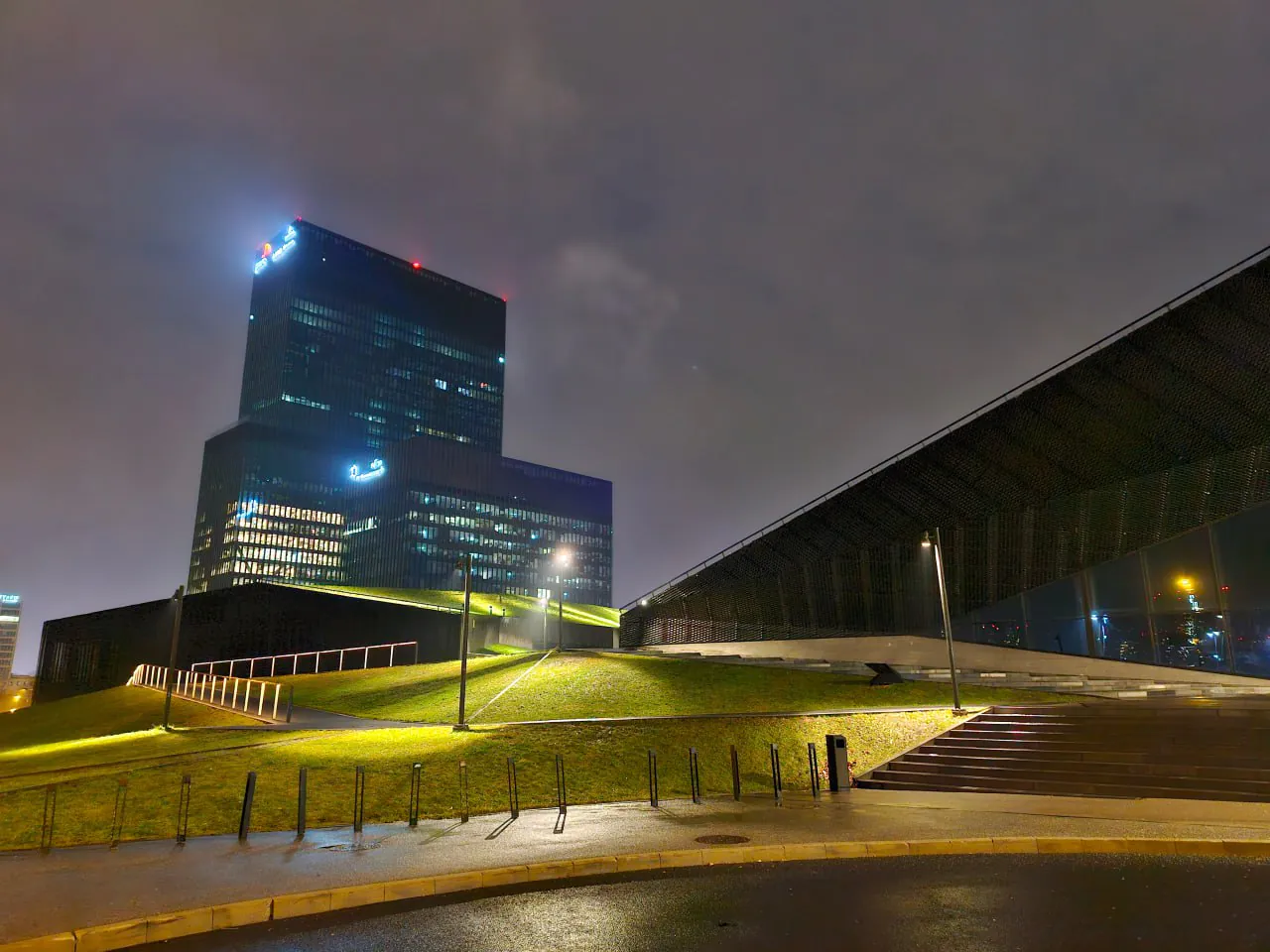 Samsung Galaxy S23 FE night photo