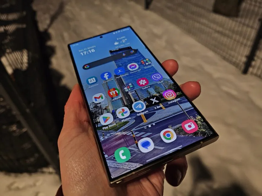 Galaxy S24 Ultra screen