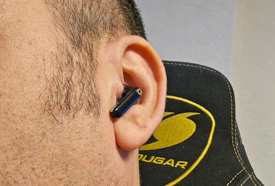 OneOdio SuperEQ S10 ANC In Use