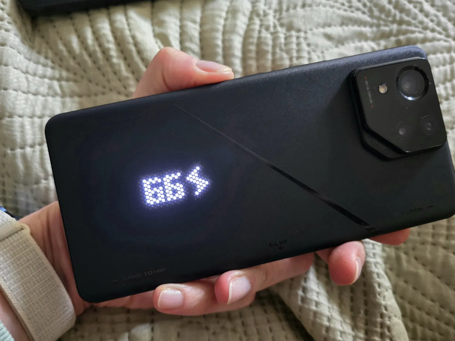 ASUS ROG Phone 8 Pro AniMe Vision