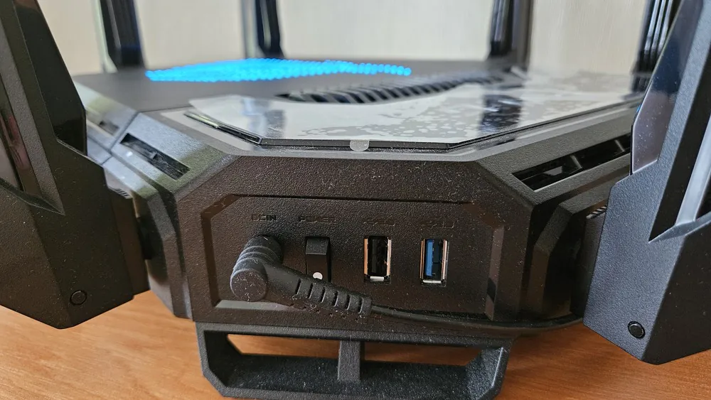 ASUS ROG 狂喜GT-BE98