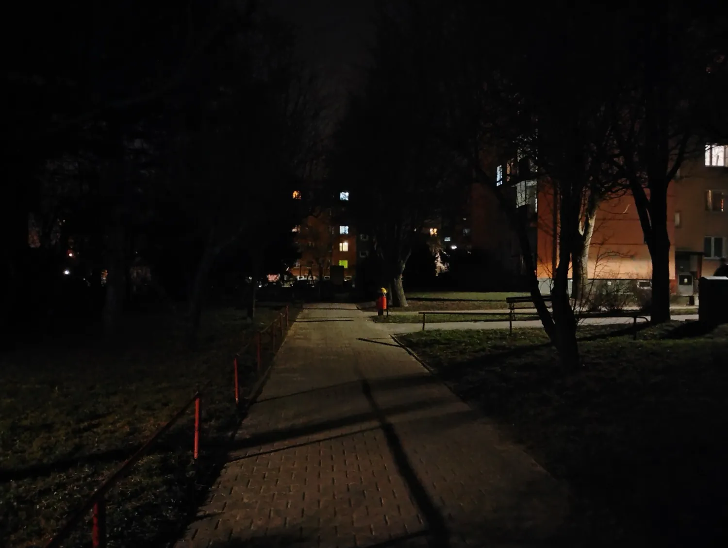 Moto G34 photo night