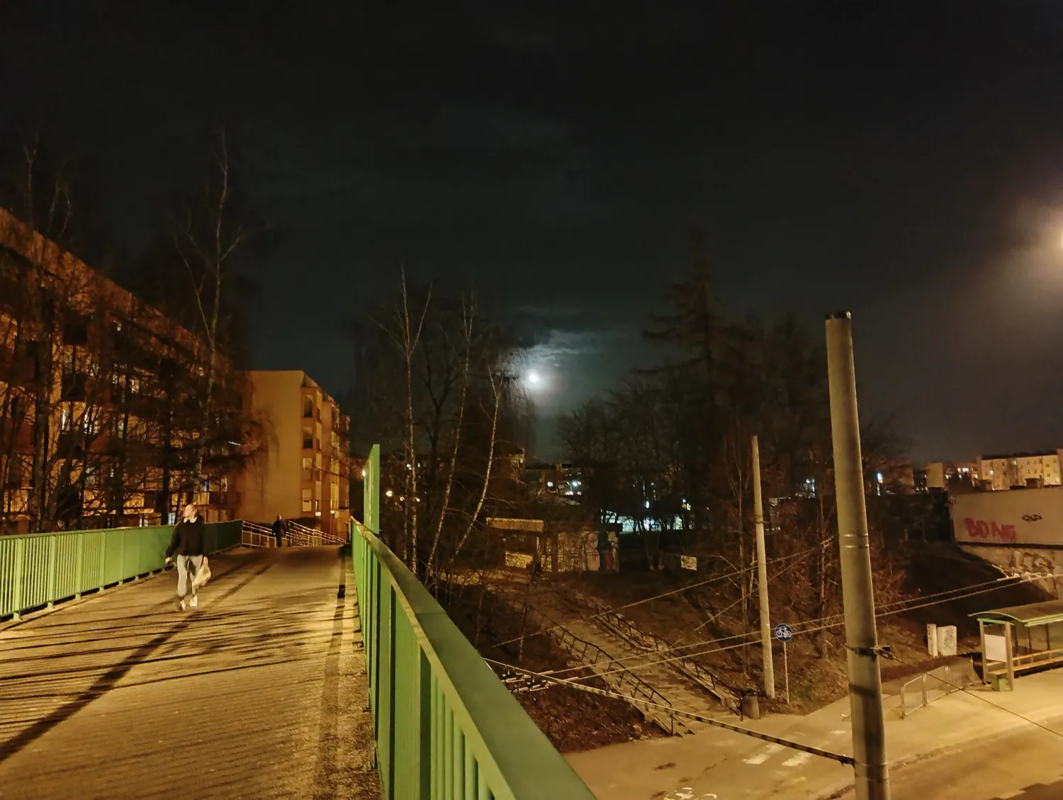 Moto G34 photo night