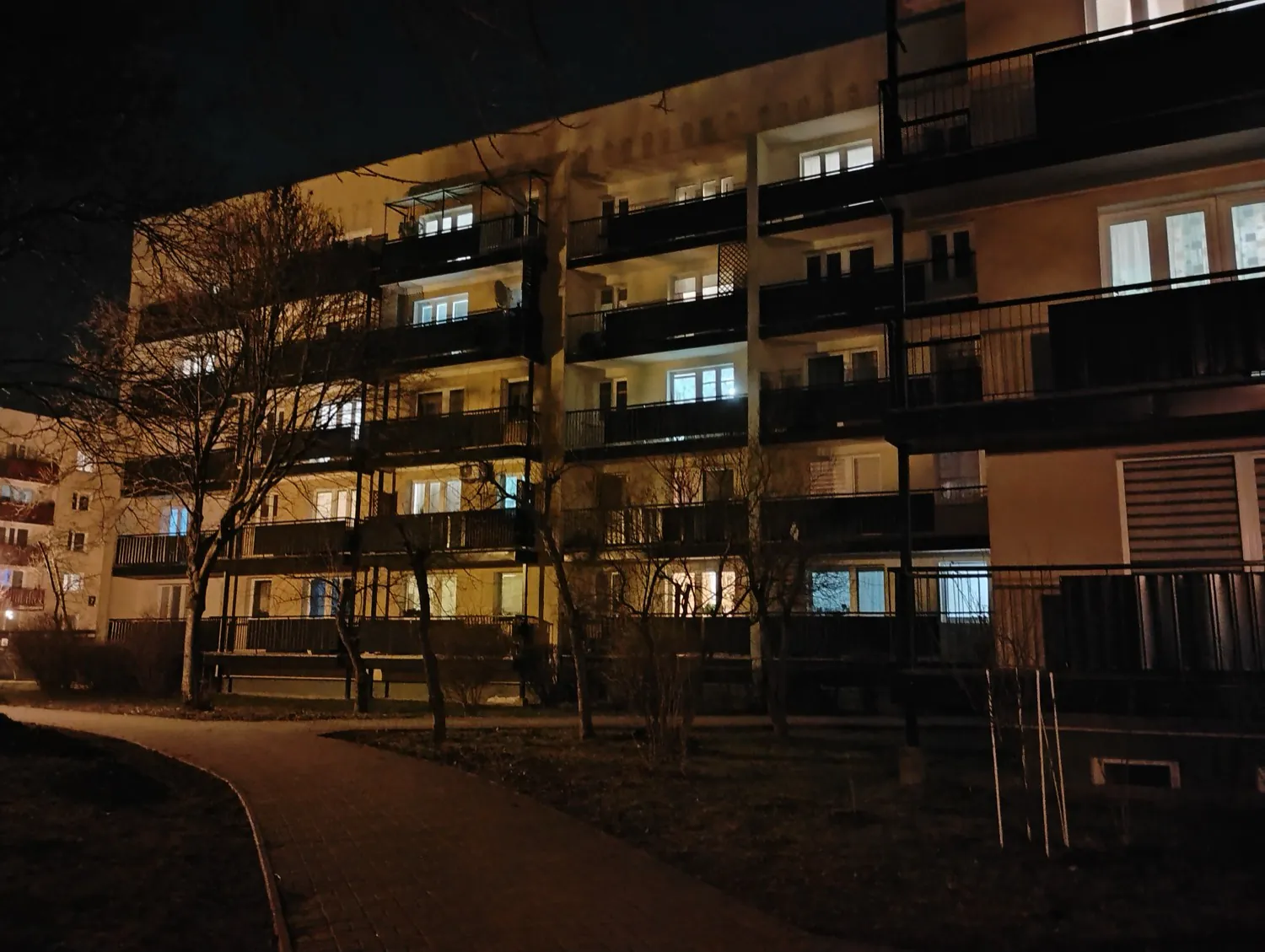 Moto G34 photo night