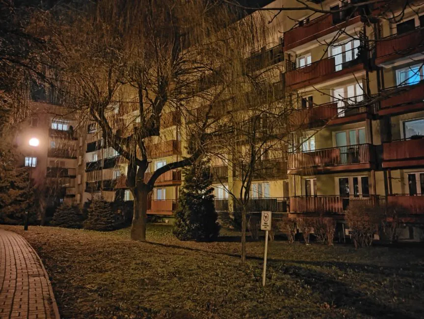 Moto G34 photo night