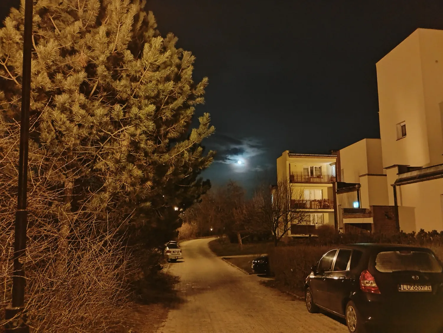 Moto G34 photo night