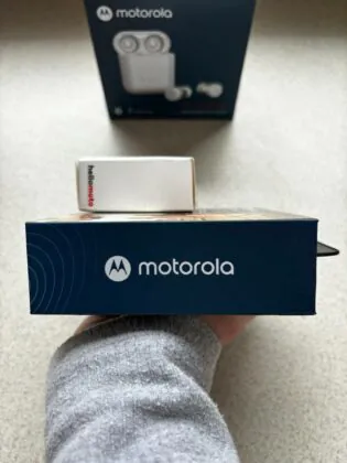 Moto Buds 120: box