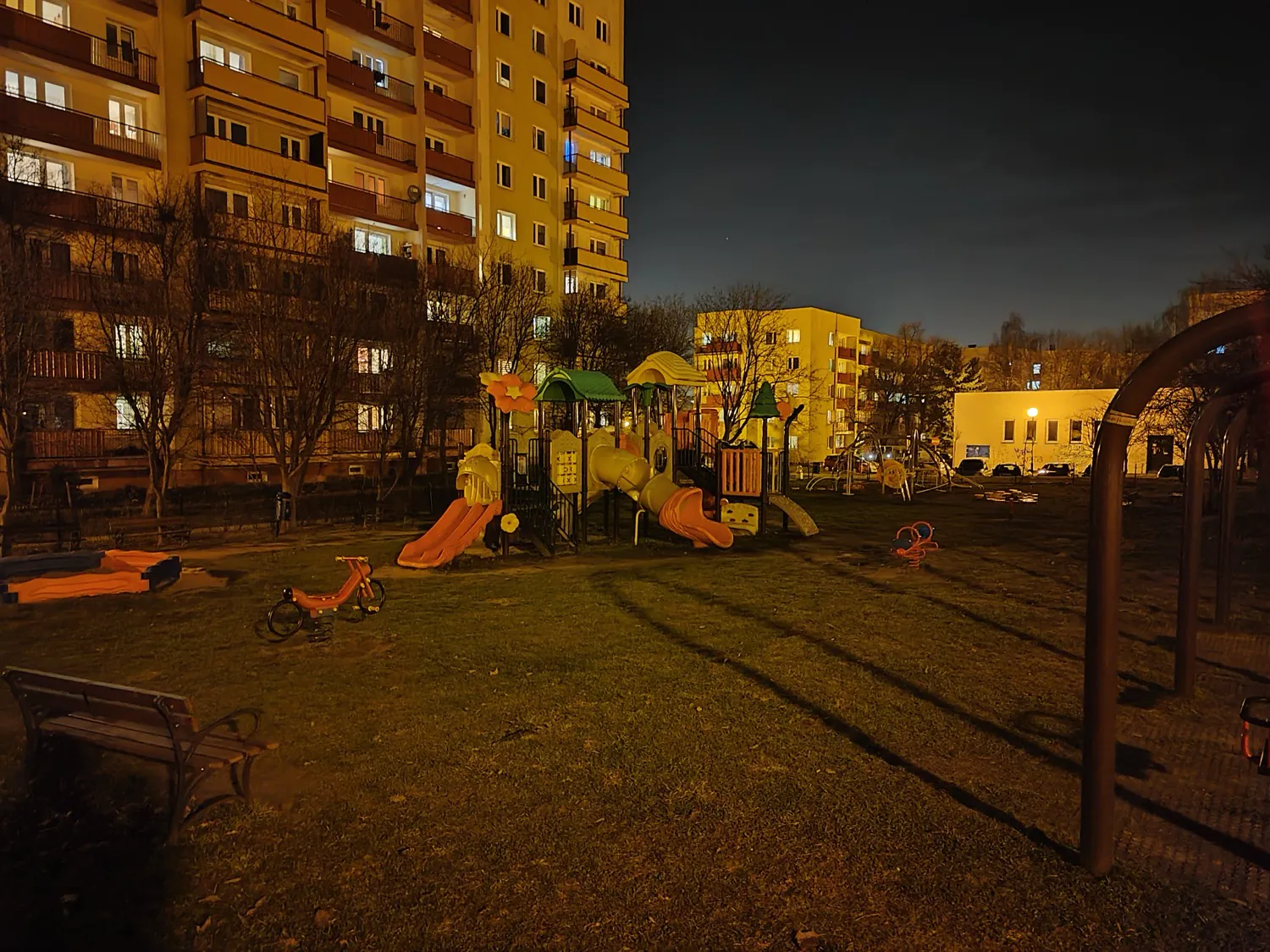 ASUS ROG Phone 8 photo night