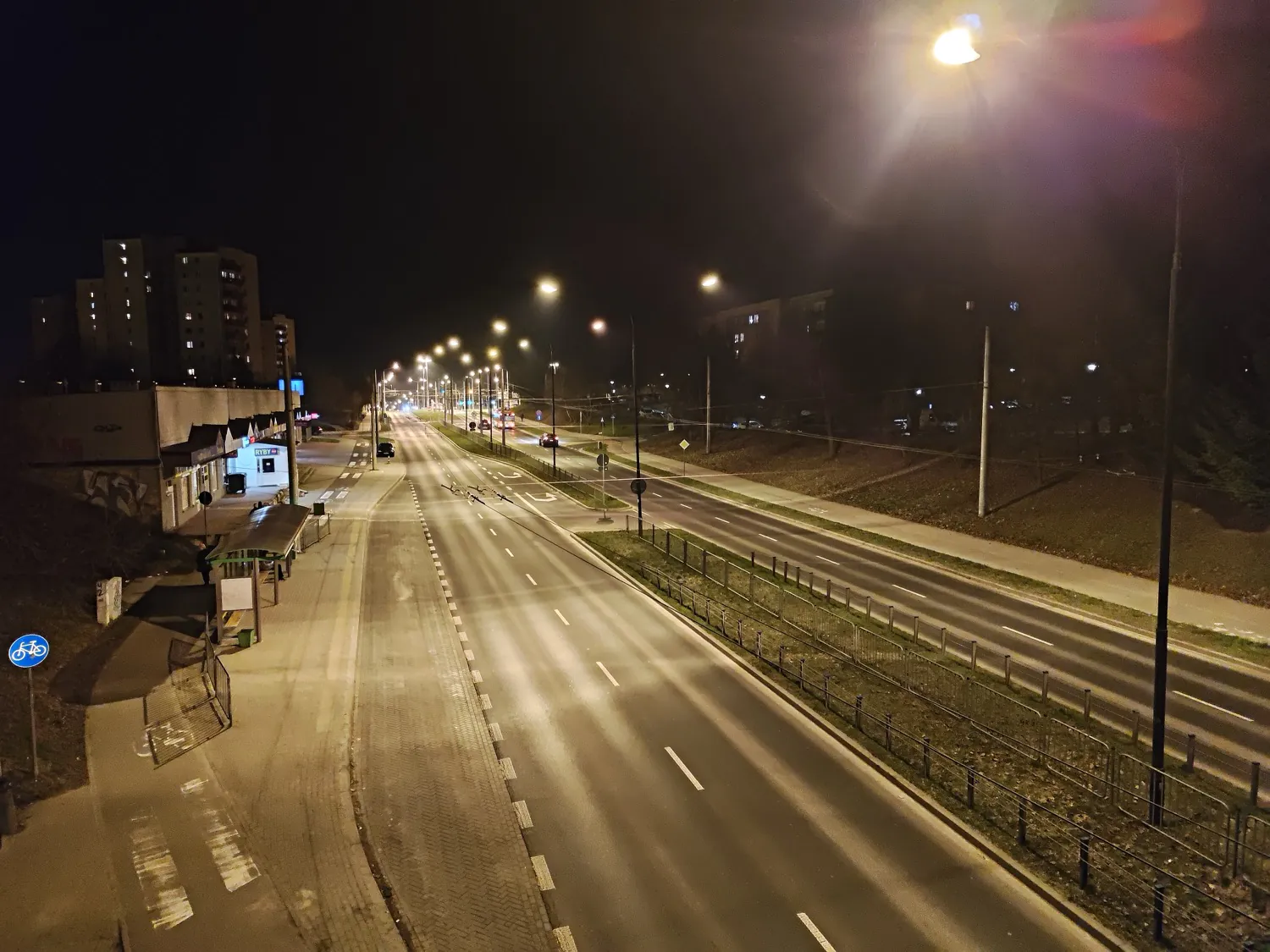 ASUS ROG Phone 8 photo night