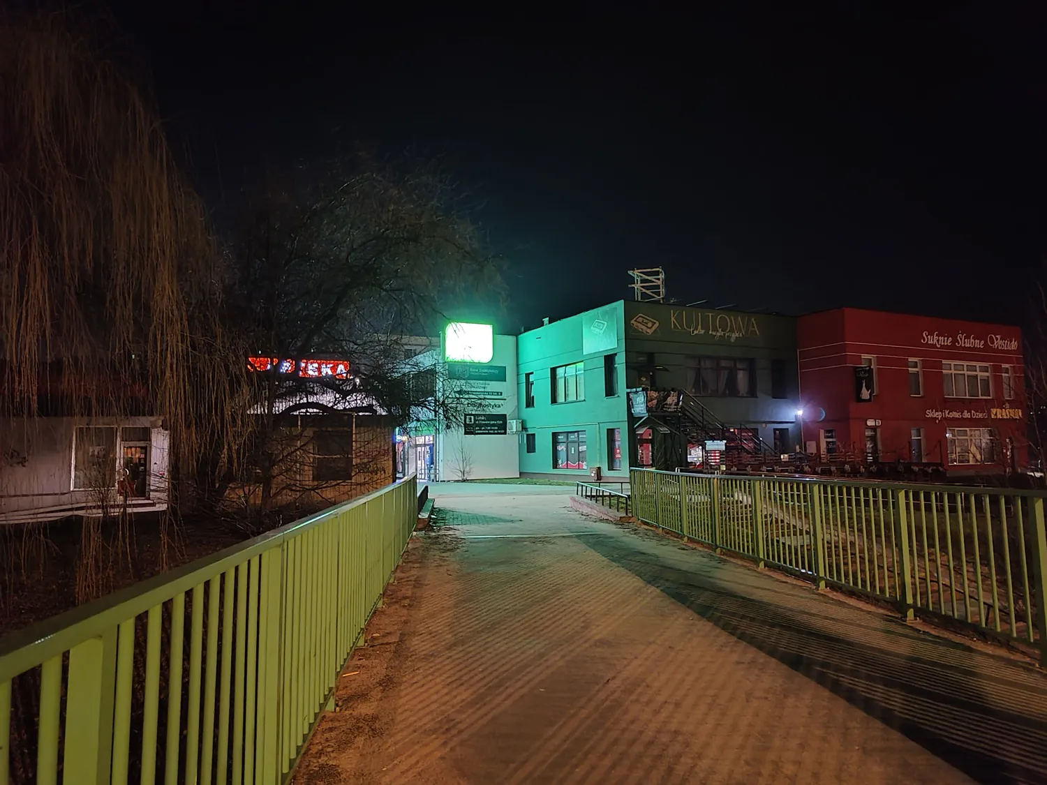 ASUS ROG Phone 8 photo night