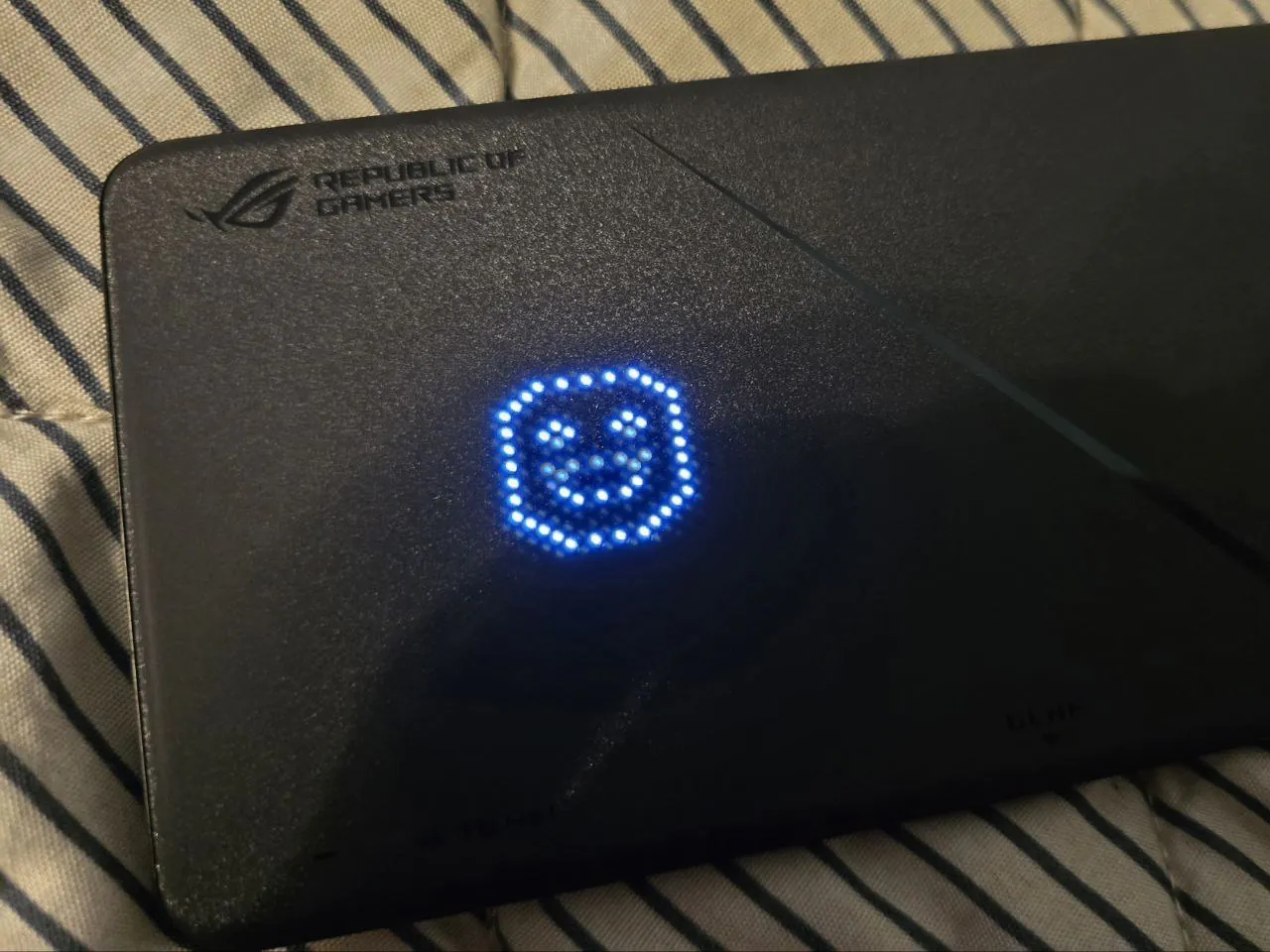 ASUS ROG Phone 8 Pro AniMe Vision