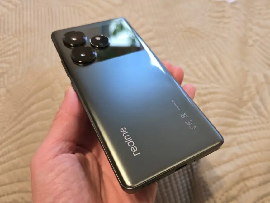 realme GT 6