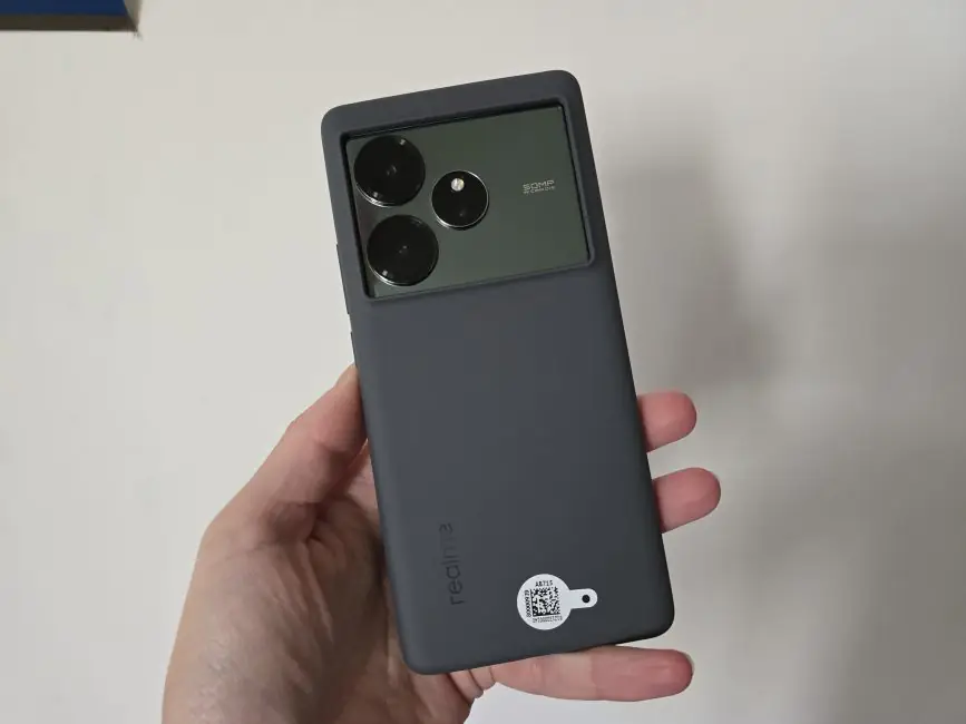 realme GT 6