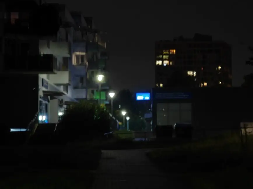 realme GT 6 zoom night