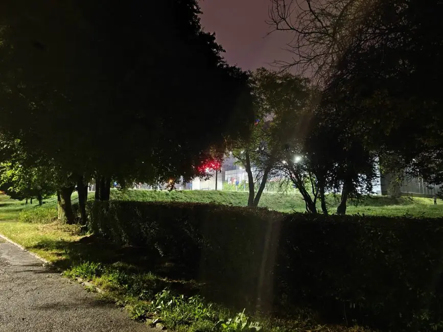 realme GT 6 zoom night