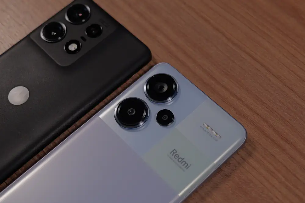Motorola Edge 50 Pro contre Xiaomi Redmi Remarque 13 Pro + 5G