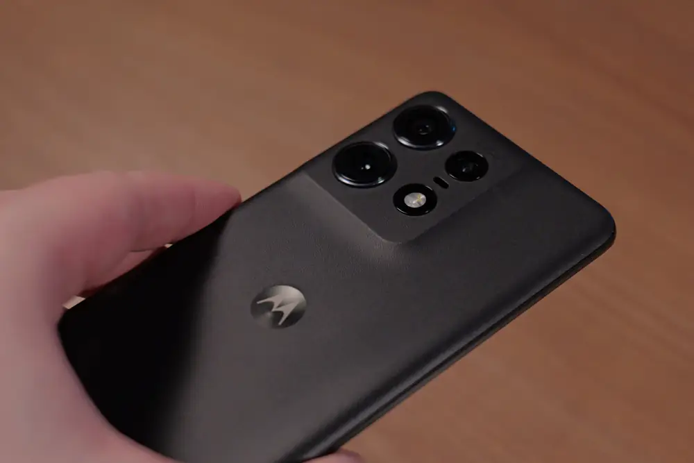 Motorola Edge 50 Pro contre Xiaomi Redmi Remarque 13 Pro + 5G