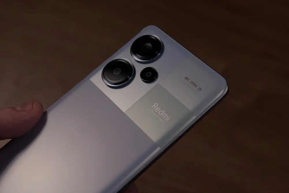 Motorola Edge 50 Pro contre Xiaomi Redmi Remarque 13 Pro + 5G