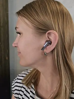 Samsung Galaxy Buds 3 Pro in ear
