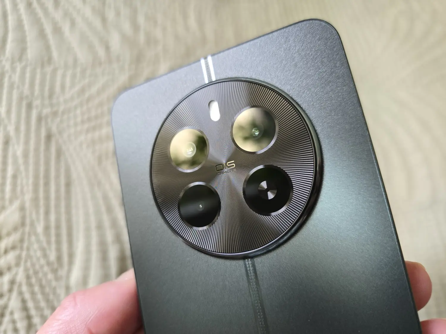 realme 12