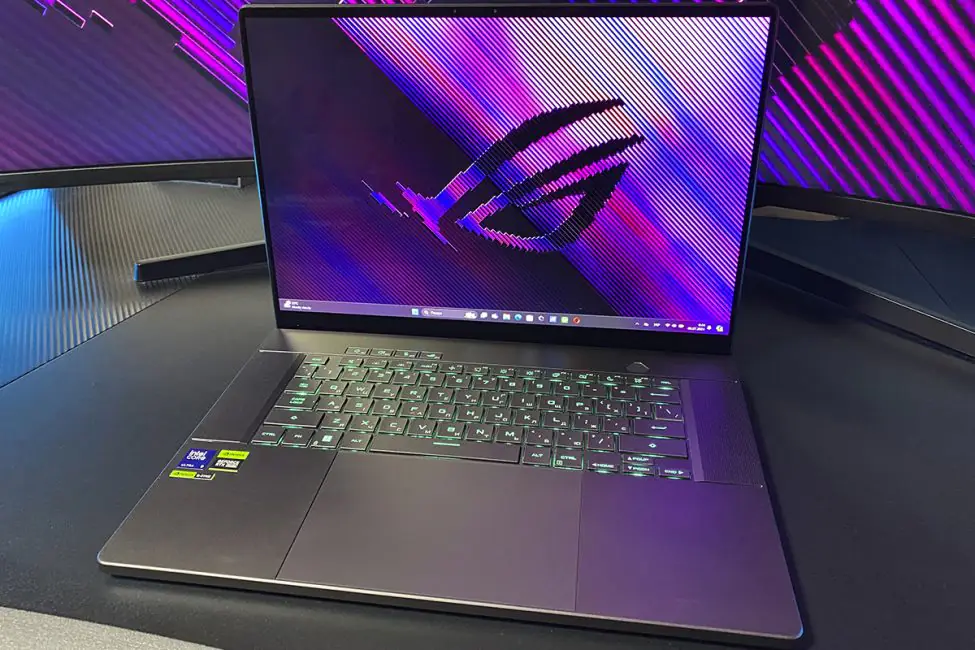 ASUS ROG Zéphyrus G16 2024 (GU605MI-QR064W)