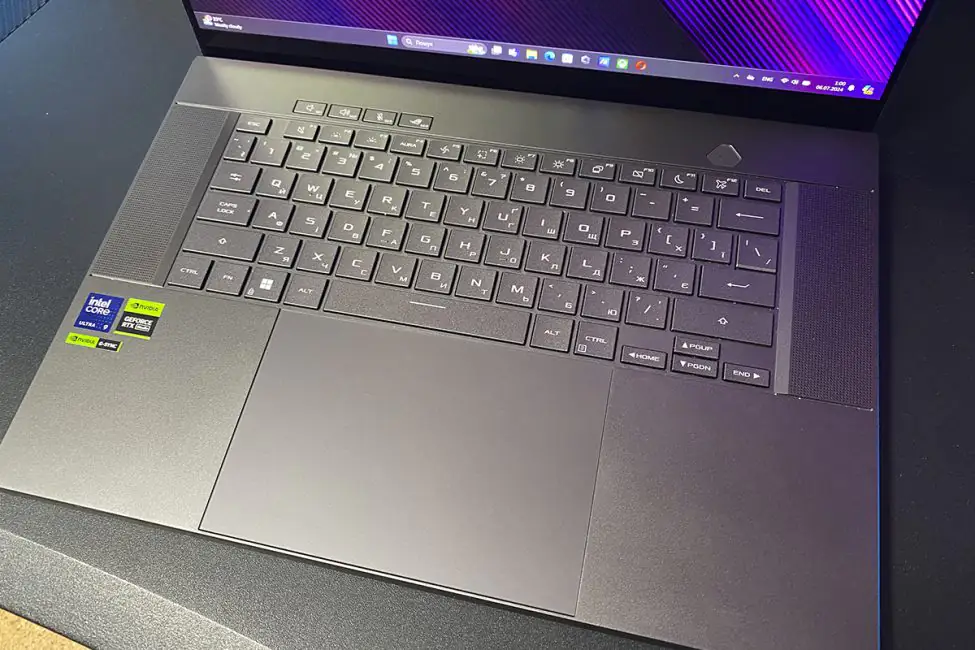 ASUS ROG Zéphyrus G16 2024 (GU605MI-QR064W)