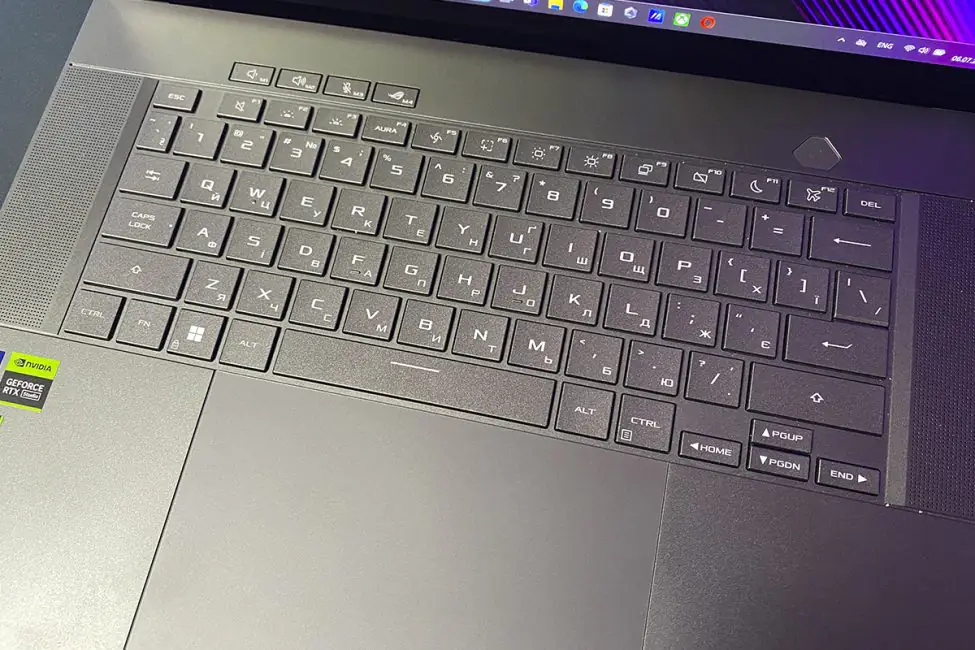 ASUS ROG Zéphyrus G16 2024 (GU605MI-QR064W)