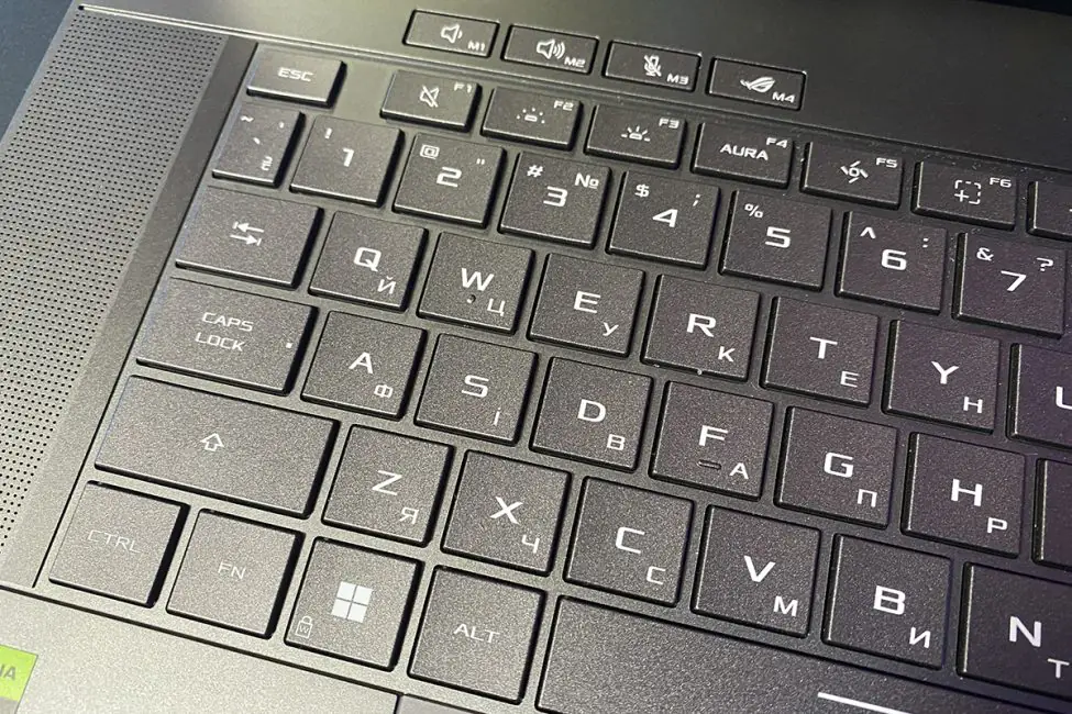 ASUS ROG Zéphyrus G16 2024 (GU605MI-QR064W)