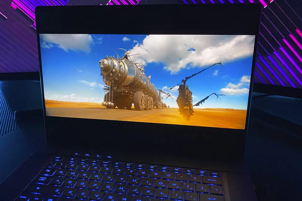 ASUS ROG Zéphyrus G16 2024 (GU605MI-QR064W)