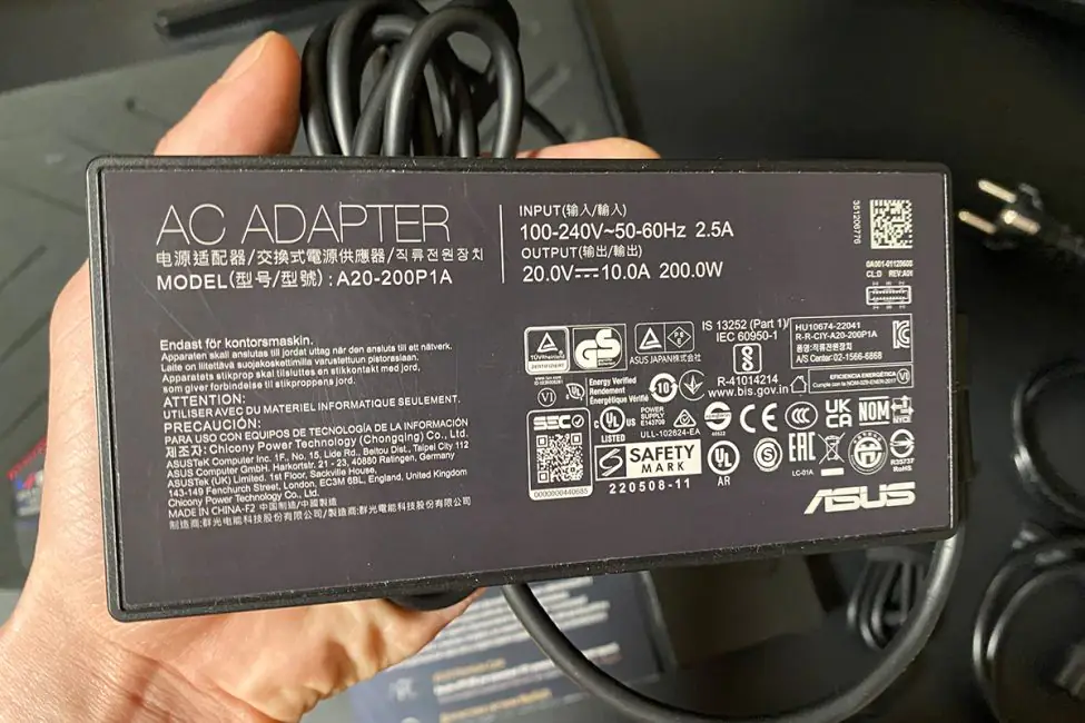 ASUS ROG Zéphyrus G16 2024 (GU605MI-QR064W)