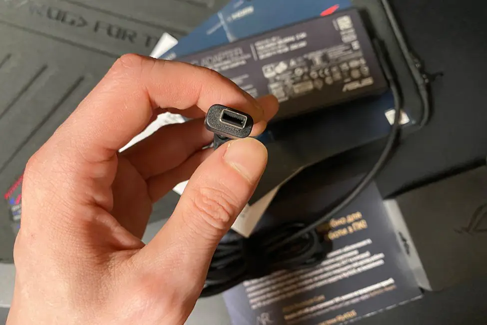 ASUS ROG Zéphyrus G16 2024 (GU605MI-QR064W)