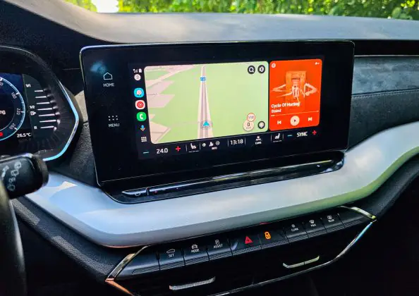 Škoda Octavia A8 Android Auto & Apple CarPlay