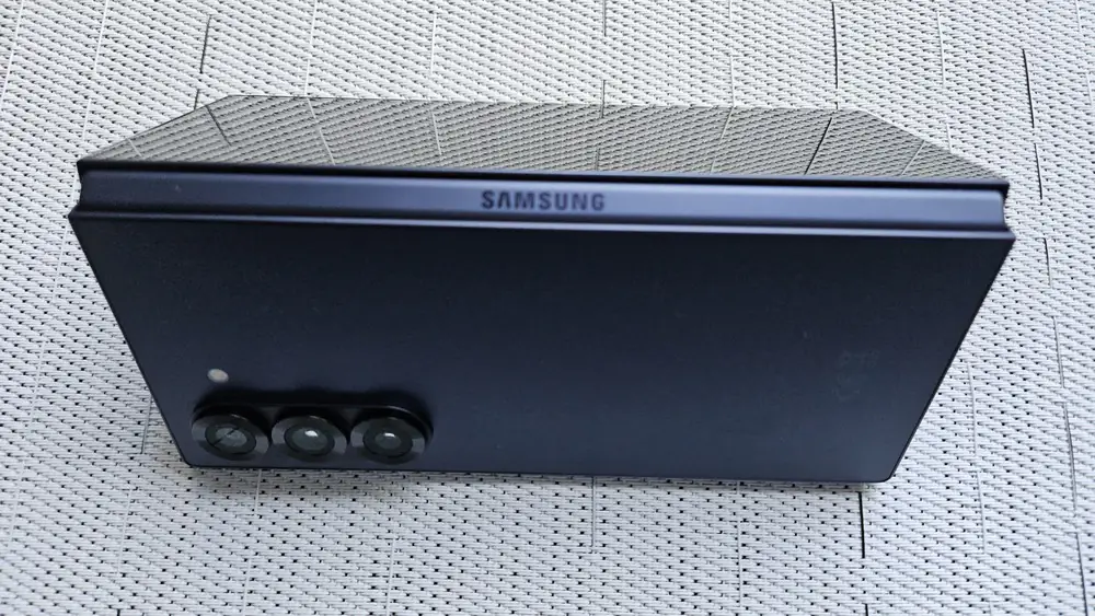 Samsung Galaxy Атираа6