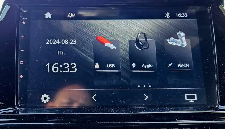 Mitsubishi Eclipse Cross - infotainment system