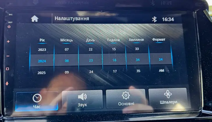 Mitsubishi Eclipse Cross - infotainment system