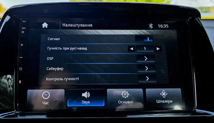 Mitsubishi Eclipse Cross - infotainment system