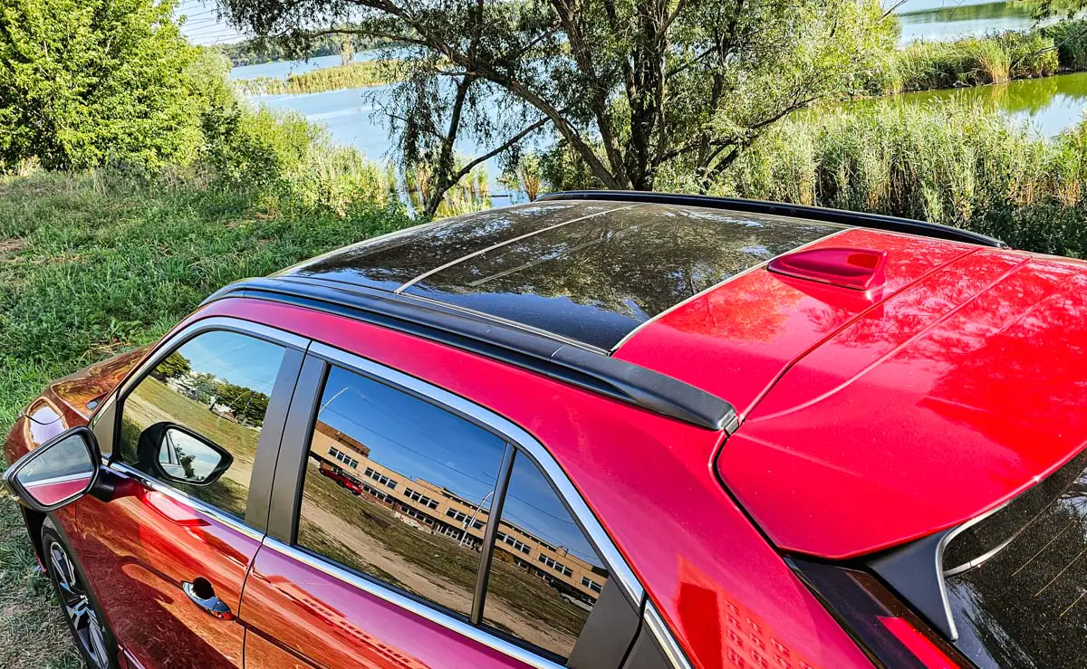Mitsubishi Eclipse Cross - panoramic glass roof