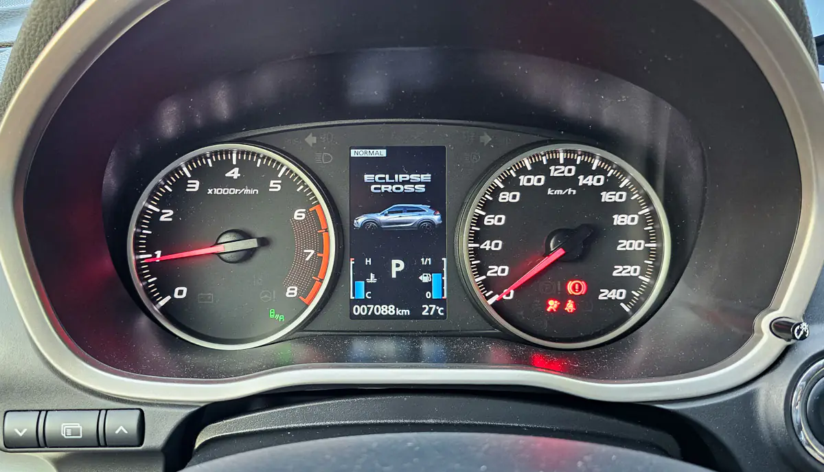 Mitsubishi Eclipse Cross - dashboard