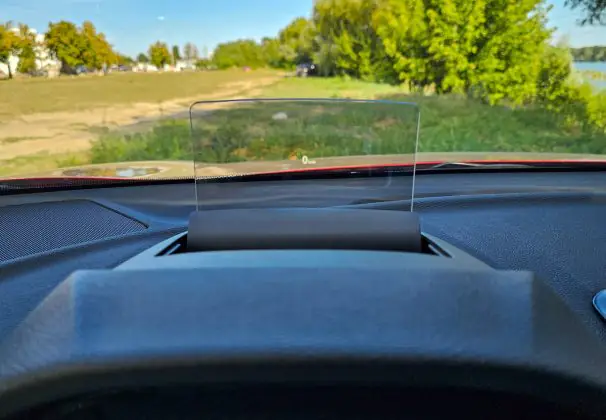 Mitsubishi Eclipse Cross - HUD