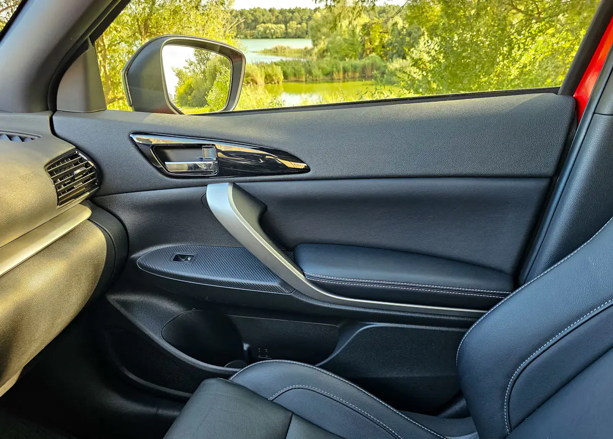 Mitsubishi Eclipse Cross - salon interior