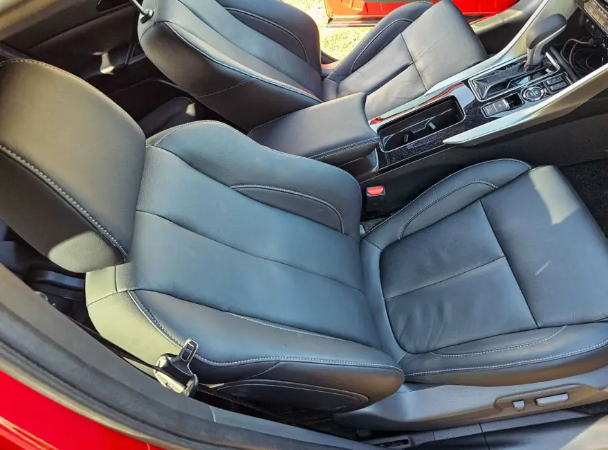 Mitsubishi Eclipse Cross - front seats