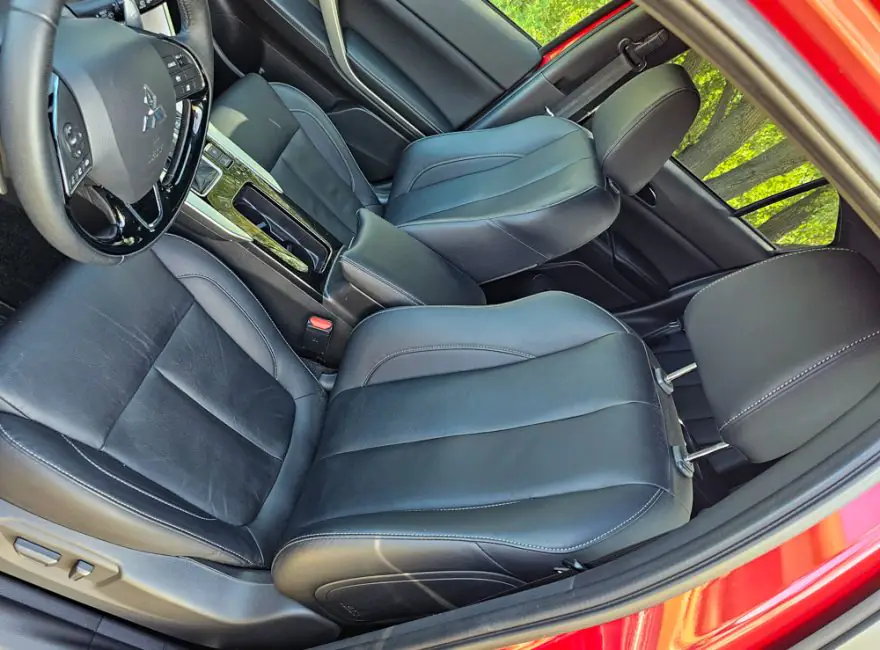 Mitsubishi Eclipse Cross - front seats