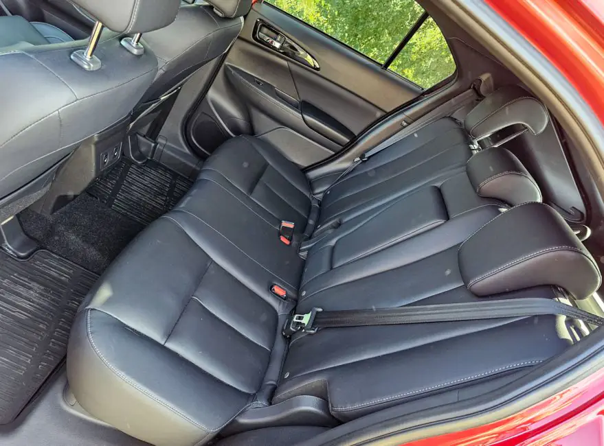 Mitsubishi Eclipse Cross - rear seats