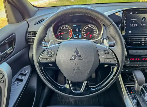 Mitsubishi Eclipse Cross - steering wheel