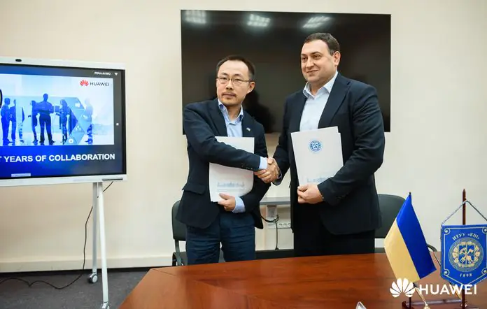 Huawei подарувала обладнання для лабораторії КПІ